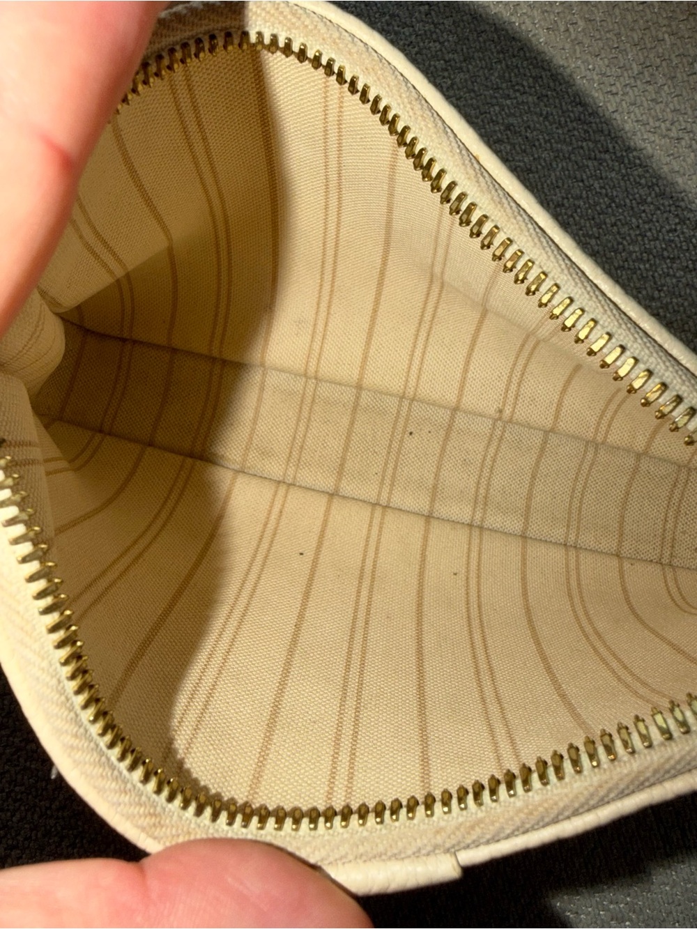 Louis Vuitton Easy Pouch On Strap - Cream - Picture 11 of 11